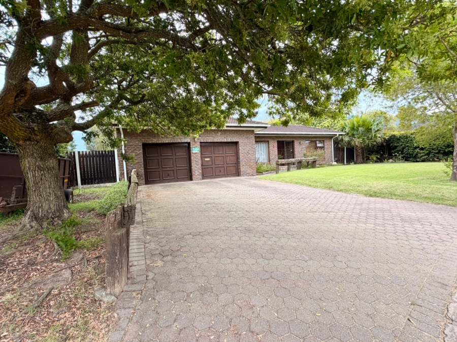 4 Bedroom Property for Sale in Loerie Park Western Cape